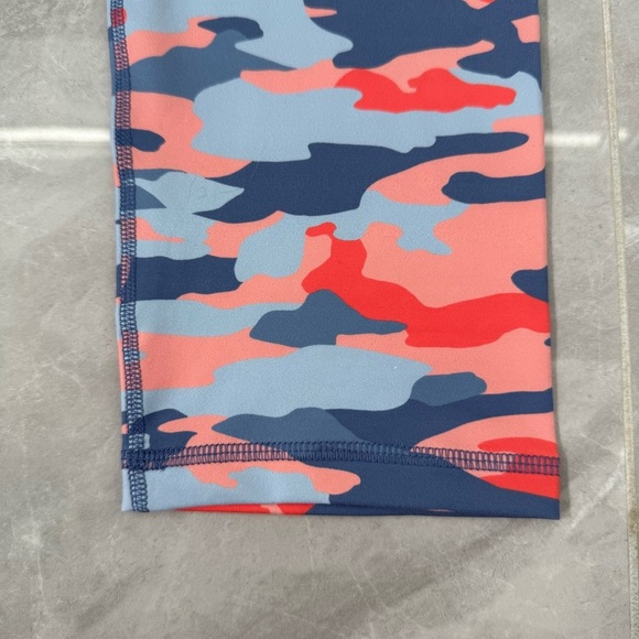 Women’s Old Navy Active High Waisted PowerPress Elevate Crop Camo Leggings Large - Picture 6 of 16